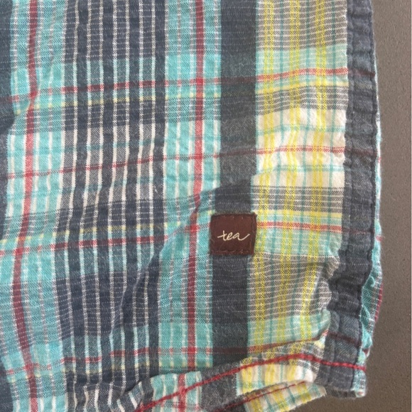 Tea Collection Size 6 Boys Short Sleeve Button Down Shirt - Picture 4 of 8